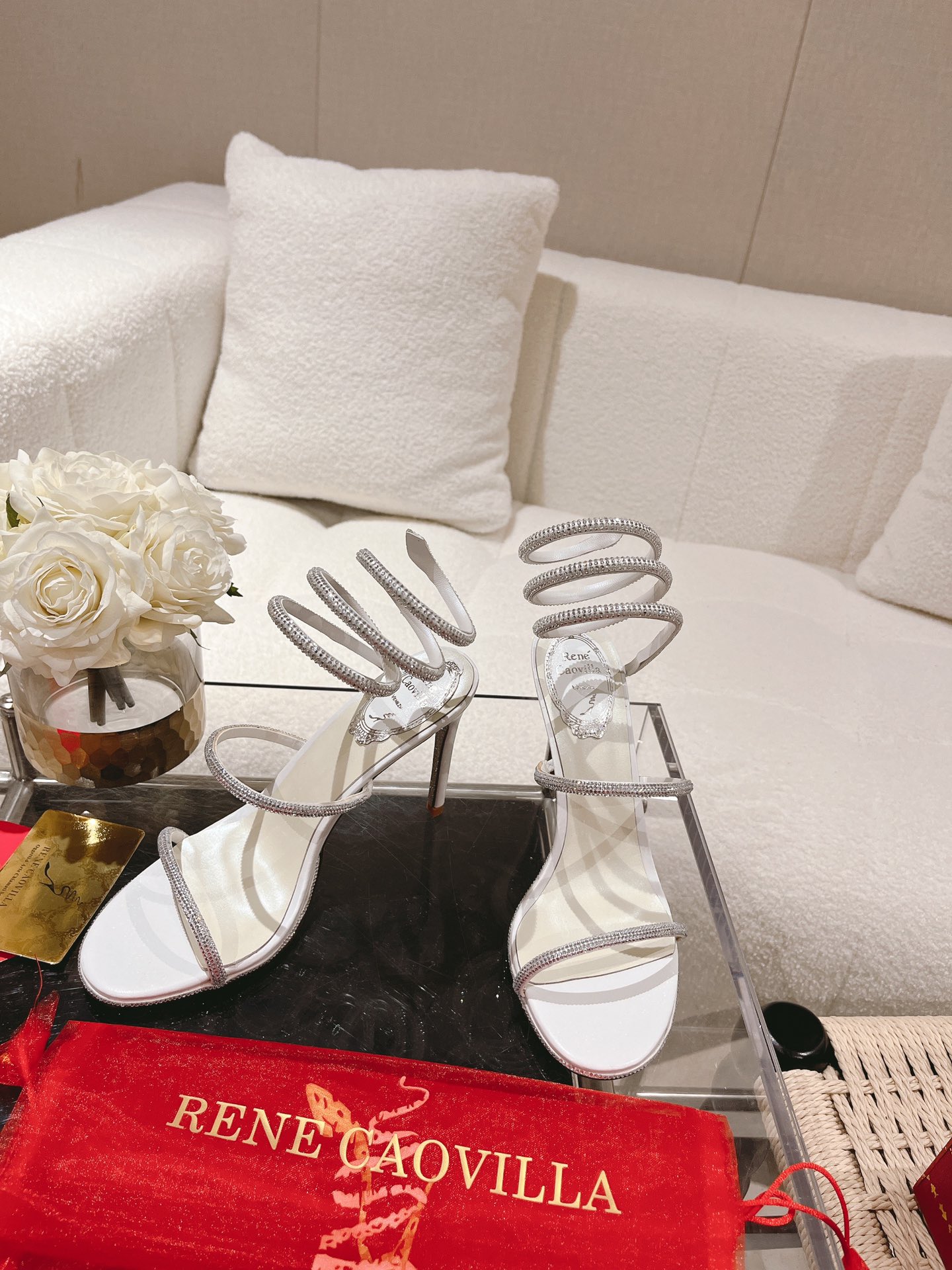 NO:494936,Rene Caovilla RC high-version popular spring and summer series, charming and gorgeous top hard goods, CLEO crystal lighting sandals, annual heavyweight store boutique!  Crystal strap high heels, a global out of stock, a diamond-ribbed sandal!  The same style as the celebrity, the platform anchor and internet celebrity blogger, and the fashionable and elegant temperament. Thousands of rhinestones are neatly arranged together, surrounding the ankles, showing their sexy and enchanting feminineness. The original version of the counter is customized with a mold opening, very heavy industry, imported foreign machines + fully exquisite handmade and harshly created three-dimensional arch diamond belt to present perfect quality. The girls who strive to own can retain the most beautiful romantic memories, fairy-like ~ classic noble and elegant fabric original custom-grade silk + Cleo crystal diamond inner lining imported sheepskin inner lining footrest, large sole original Blingbling flash silver leather sole, heel height 9.5cm Color two-color spot Size 35-39 (34/40/41/42/43 custom-made, no return or exchange) standard code Packaging full set of counter synchronous gift box packaging, high heel sandals, rene  caovilla,rene caovilla,sandals,high heels,sheepskin,real silk19860909Rene Caovilla芮妮·乔薇拉 RC高版本 春夏爆红系列,魅惑华丽的顶级硬货,CLEO水晶灯饰造型凉鞋,年度重量级镇店精品！水晶绑带高跟鞋 全球断货的绕环钻带凉鞋！明星同款,平台主播、网红博主倾情演绎,时尚优雅气质.上千颗水钻整齐排列在一起,环绕在脚踝,尽显性感妖娆女人味.专柜原版拆版开模定制,非常重工,引进国外进口机器+全精致手工苛刻打造立体拱面钻带呈现完美品质.务求拥有的姑娘,都能保有最美的浪漫回忆,仙气逼人～经典高贵优雅 面料原版定制级真丝+克里奥水晶钻 内里进口羊皮内里垫脚 大底原版Blingbling闪银真皮底 跟高9.5cm Color两色现货 Size 35-39（34/40/41/42/43定做不退不换）标准码 包装全套专柜同步礼盒包装,高跟鞋凉鞋,rene caovilla,rene caovilla,sandals,high heels,sheepskin,real silk,Women's Shoes