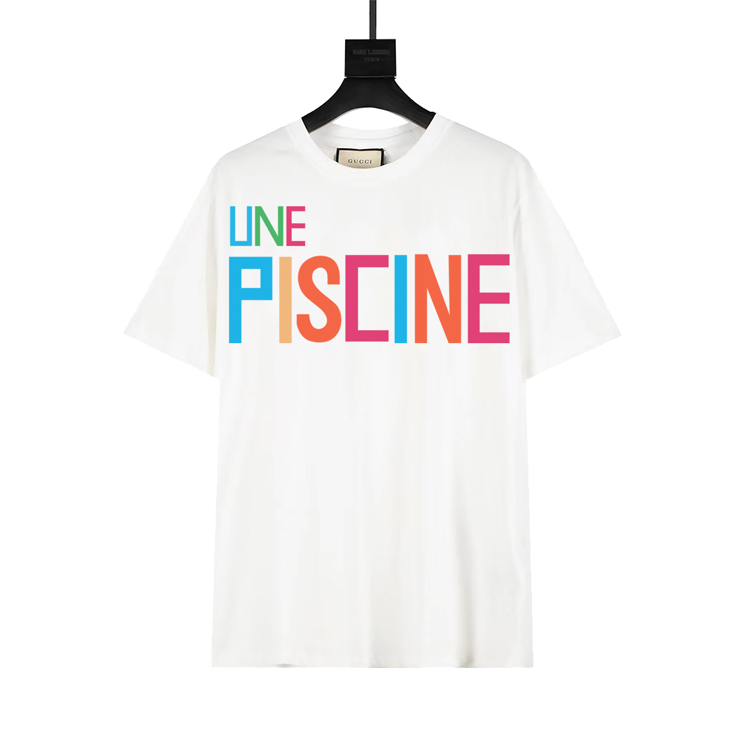 GUCCI nueva camiseta de letras de colores delante y detrás, estilo vintage sencillo y con estilo, confeccionada en algo…