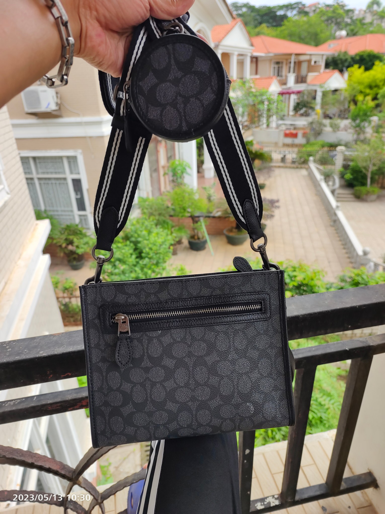 Coach cc088新款Coach 老花标志印花牛皮HITCH男手拿斜挎包 一包多用 斜挎包