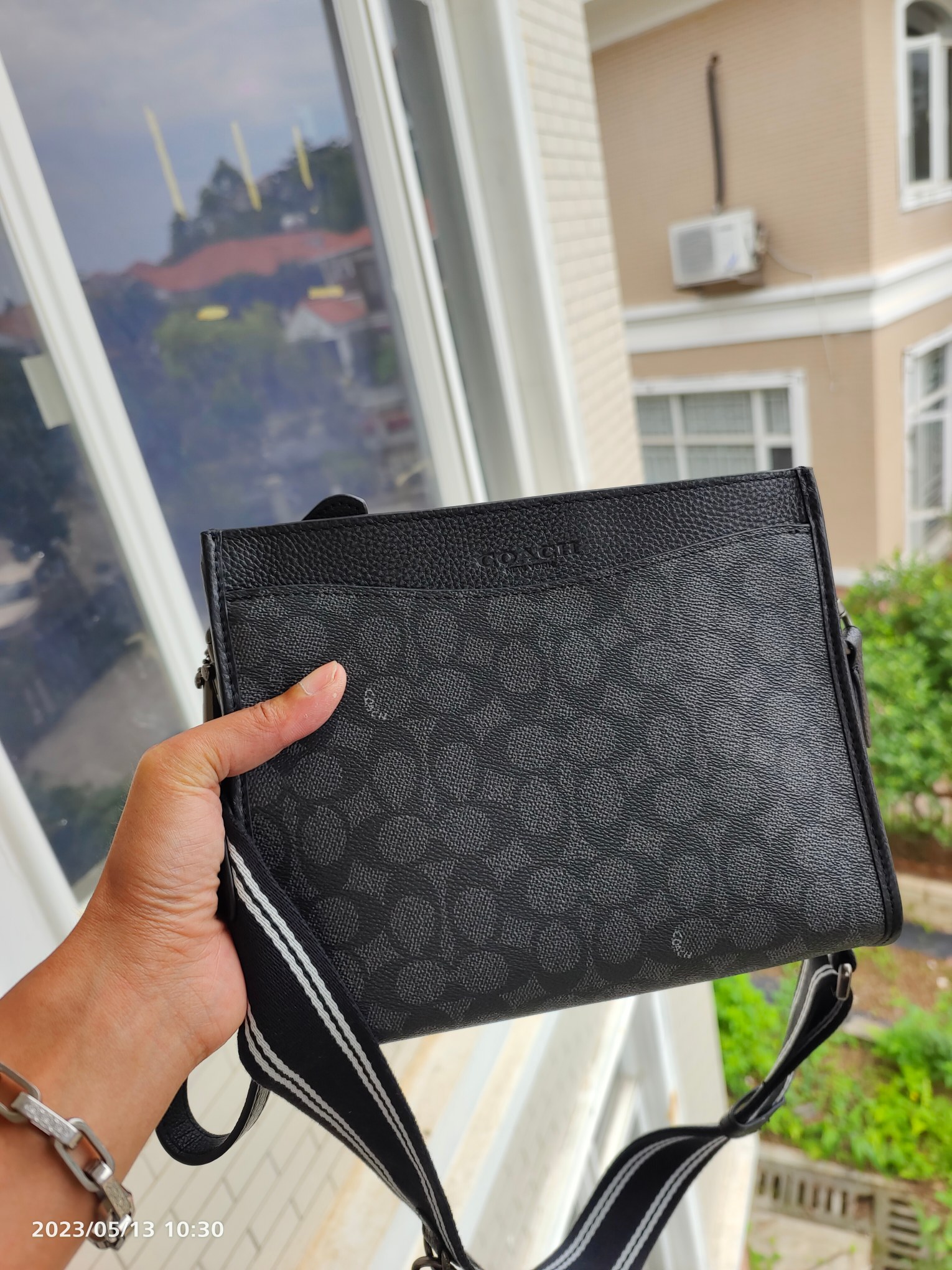 Coach cc088新款Coach 老花标志印花牛皮HITCH男手拿斜挎包 一包多用 斜挎包