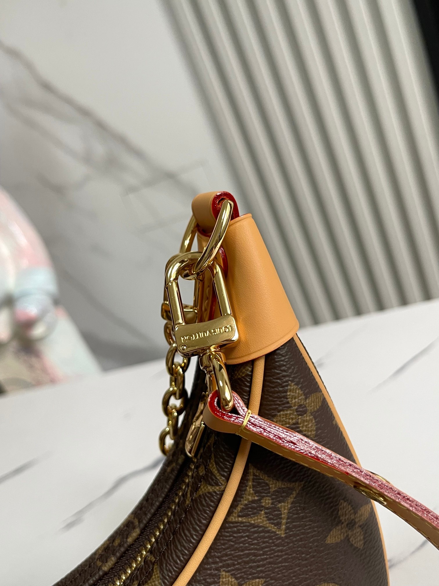 顶级原单独家视频M81098老花月亮包中古包Odeo小号手袋月亮包以Monogram帆布和加固皮革边角传