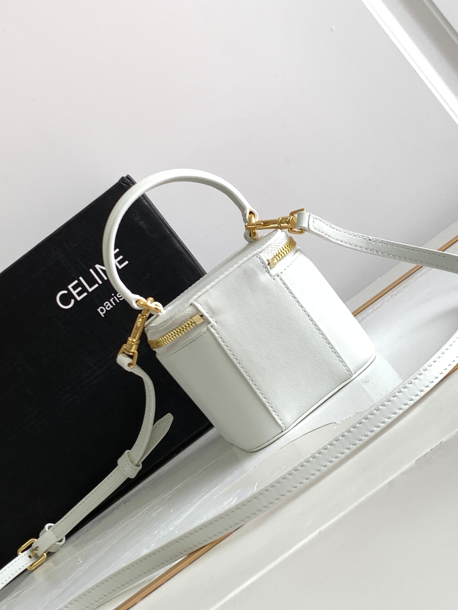 CELIN-E23s春夏-迷你光滑牛皮革化妆箱Celine新色盒子非常可爱正中少女心实在令人爱不释手季节