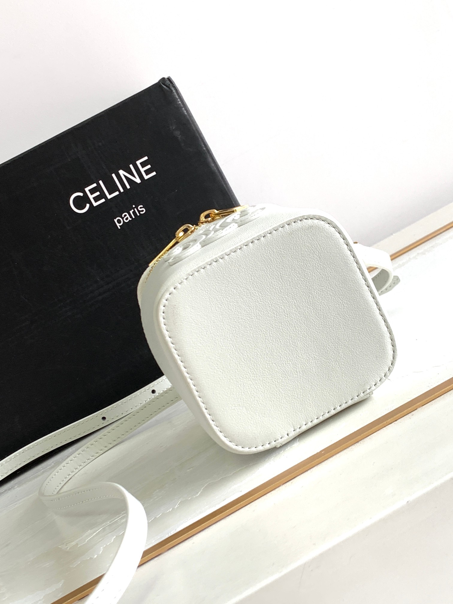 CELIN-E23s春夏-迷你光滑牛皮革化妆箱Celine新色盒子非常可爱正中少女心实在令人爱不释手季节