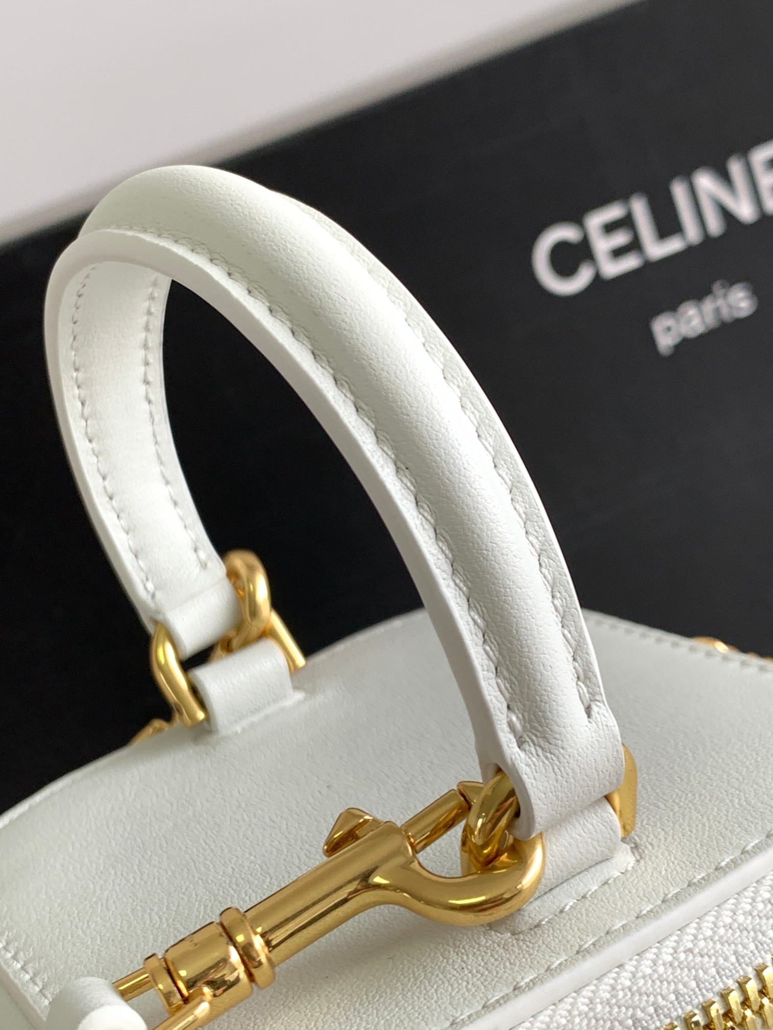 CELIN-E23s春夏-迷你光滑牛皮革化妆箱Celine新色盒子非常可爱正中少女心实在令人爱不释手季节