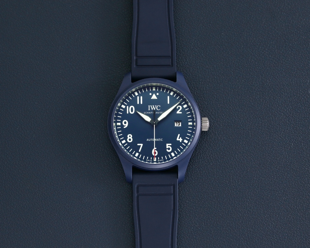 NO:392122,IWC Blue Ceramic V3 Edition is on the market... Hanamaki purchased gasified zirconium ceramic powder from Japan and finally developed a blue shell with the same color as the original version; and it ensured that each shell body can withstand 2 meters of falling without breaking (domestic zirconium powder has a fragile bottleneck burned). Continuous experiments and research have finally improved the sharp cone of the 12-point pyramid triangle is the same as the original version. The latest batch of Japan is enabled to achieve the same direction as the original C. 32111; the original ecological structure of the imported movement is not changed to give the most accurate and durable quality! Continue to uphold the 'most excellent quality and most generous price' and provide a buckled imported NATO canvas tape, and also provides fluorine tape with self-disassembly system to optionally be equipped. The upgraded tape is fluorine-coated imported canvas to ensure flexible and long-term wear without lint. The bottom cover is made of five-grade titanium material, so that the color and etching are exactly the same as the original version! ,19860909IWC 蓝陶V3版 面市中…… 花重本从日本采购氣化锆陶粉终于开发出和原版一模一样色质的蓝壳； 并且保证了每一个壳身可以耐2米摔而不破的韌性（國产锆粉烧出有存在易碎的瓶颈）． 不断试验研究终于改进了12点位金字塔三角的尖锥同原版如同一辙． 启用最新批次的日本,达到和原版C. 32111一样的调厉方向； 不改动进口机芯原生态结构从而赋予最精准耐用的品质！ 继续秉承“最卓越的品質·最厚道價格”饋贈連扣的進口NATO帆布帶, 更提供自拆系統的氟胶帶可以選配. 升級膠帶為氟胶覆進口的帆布,保證柔韧而長期配戴不起毛的品質. 底盖啓用五級鈦材料,從而色澤及蚀刻完全和原版一模一樣！,,Watch