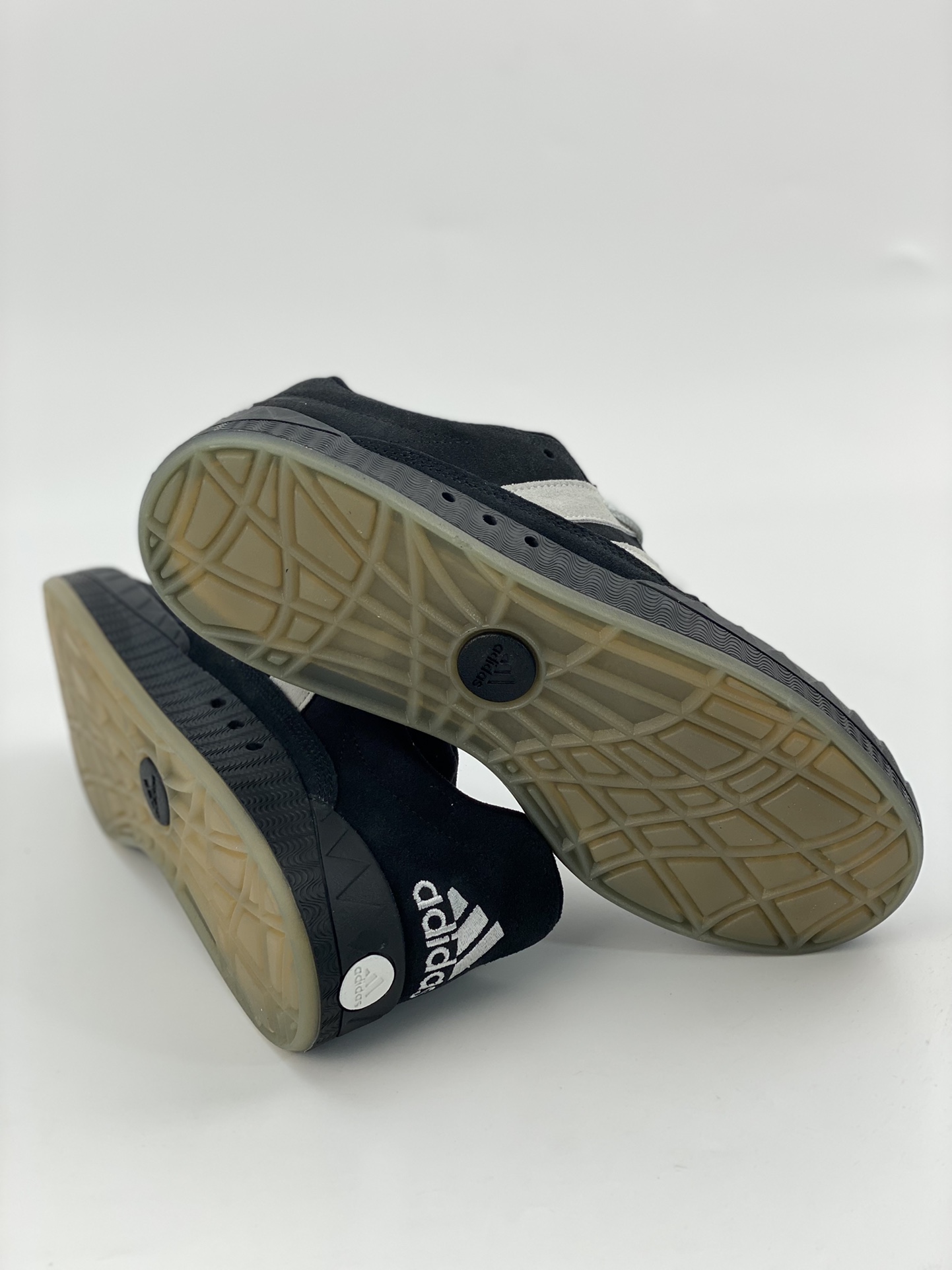 Adidas Adimatic Low Matic series low-top retro shark bread casual sports skateboard shoes HQ6900