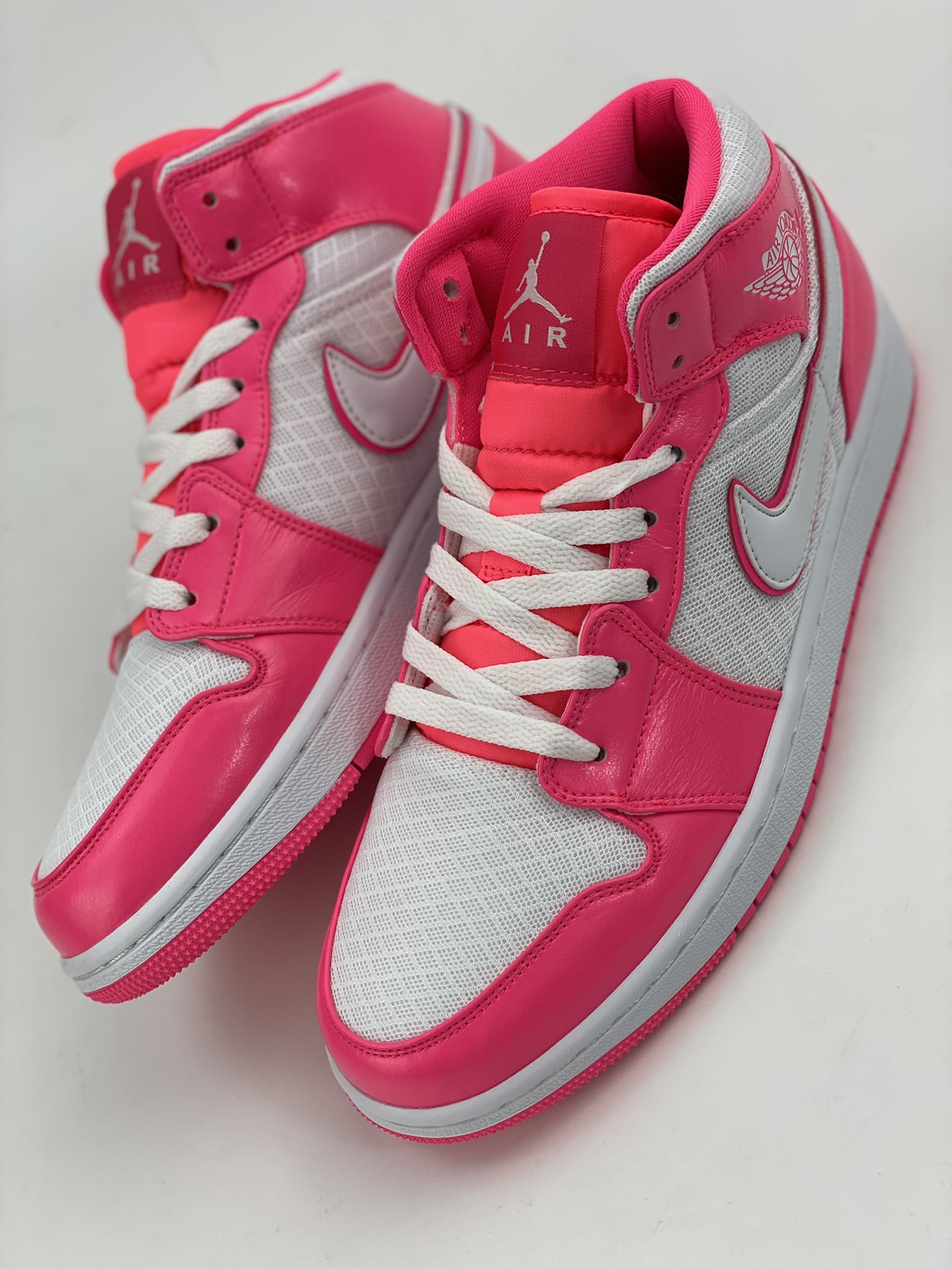 Air Jordan 1 Mid ”Hyper Pink” 555112-611