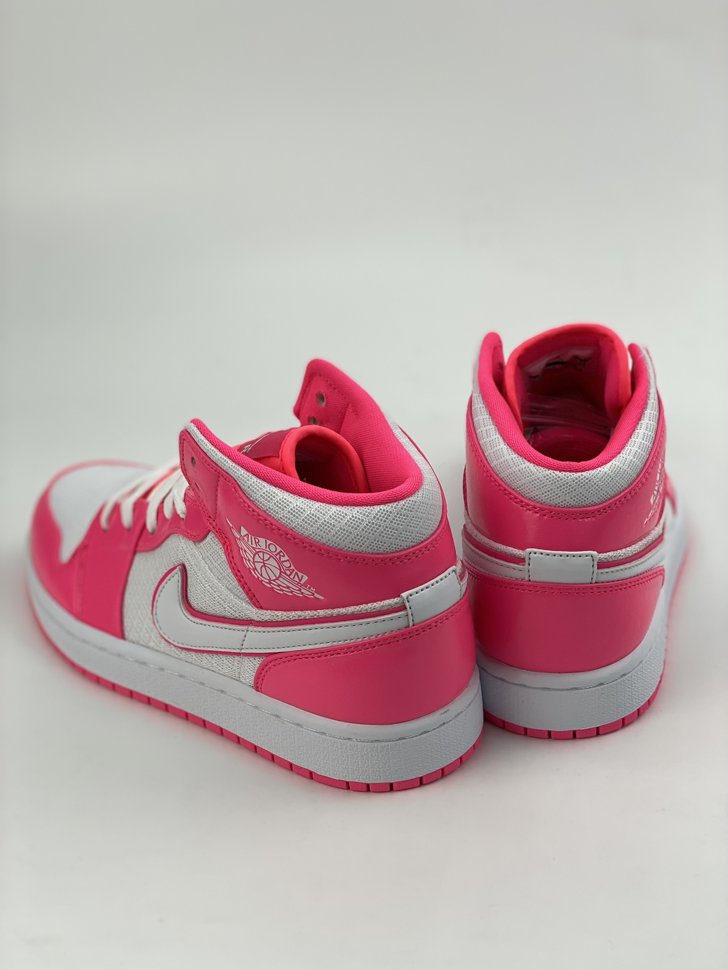 Air Jordan 1 Mid ”Hyper Pink” 555112-611