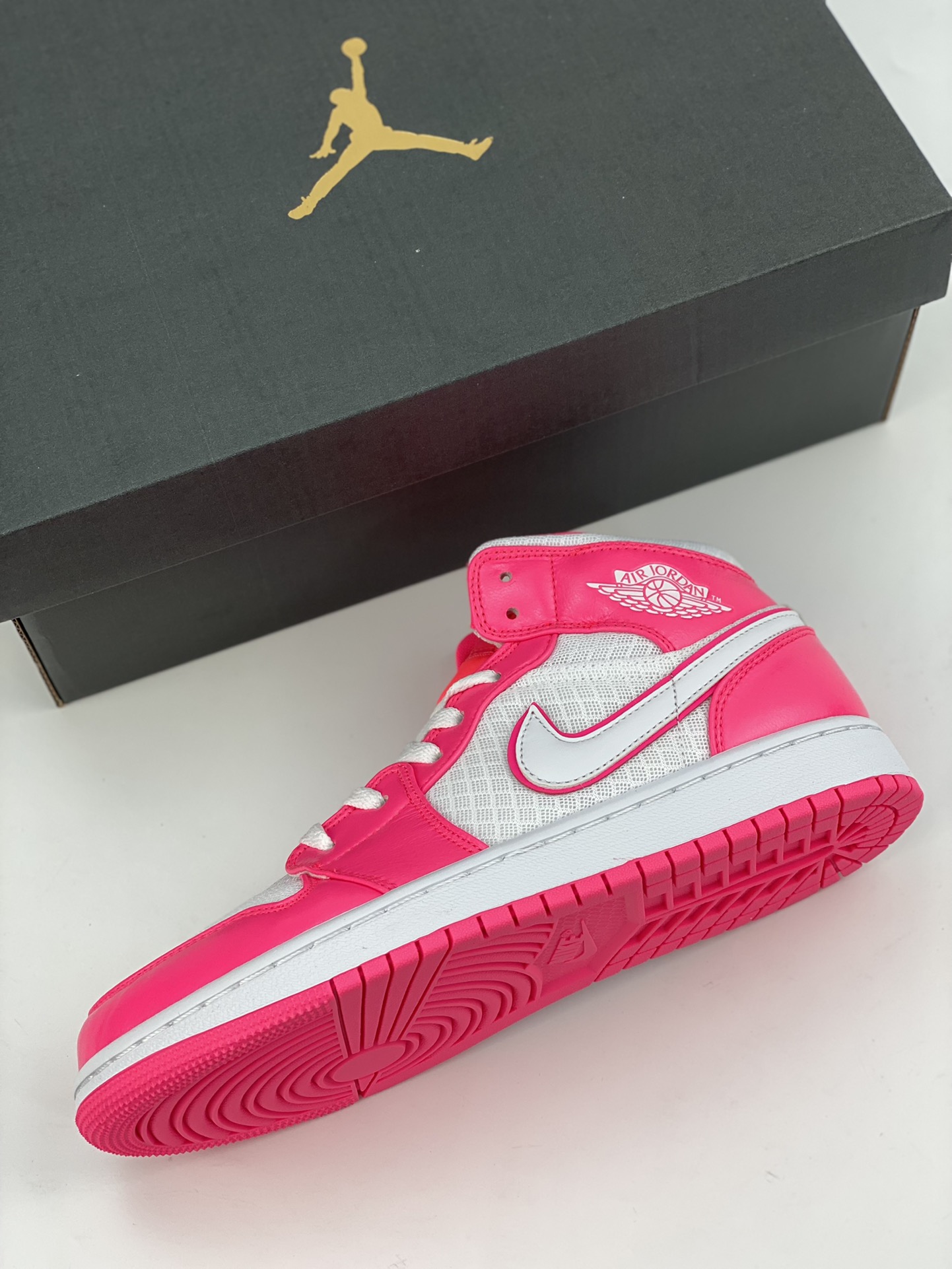 Air Jordan 1 Mid ”Hyper Pink” 555112-611