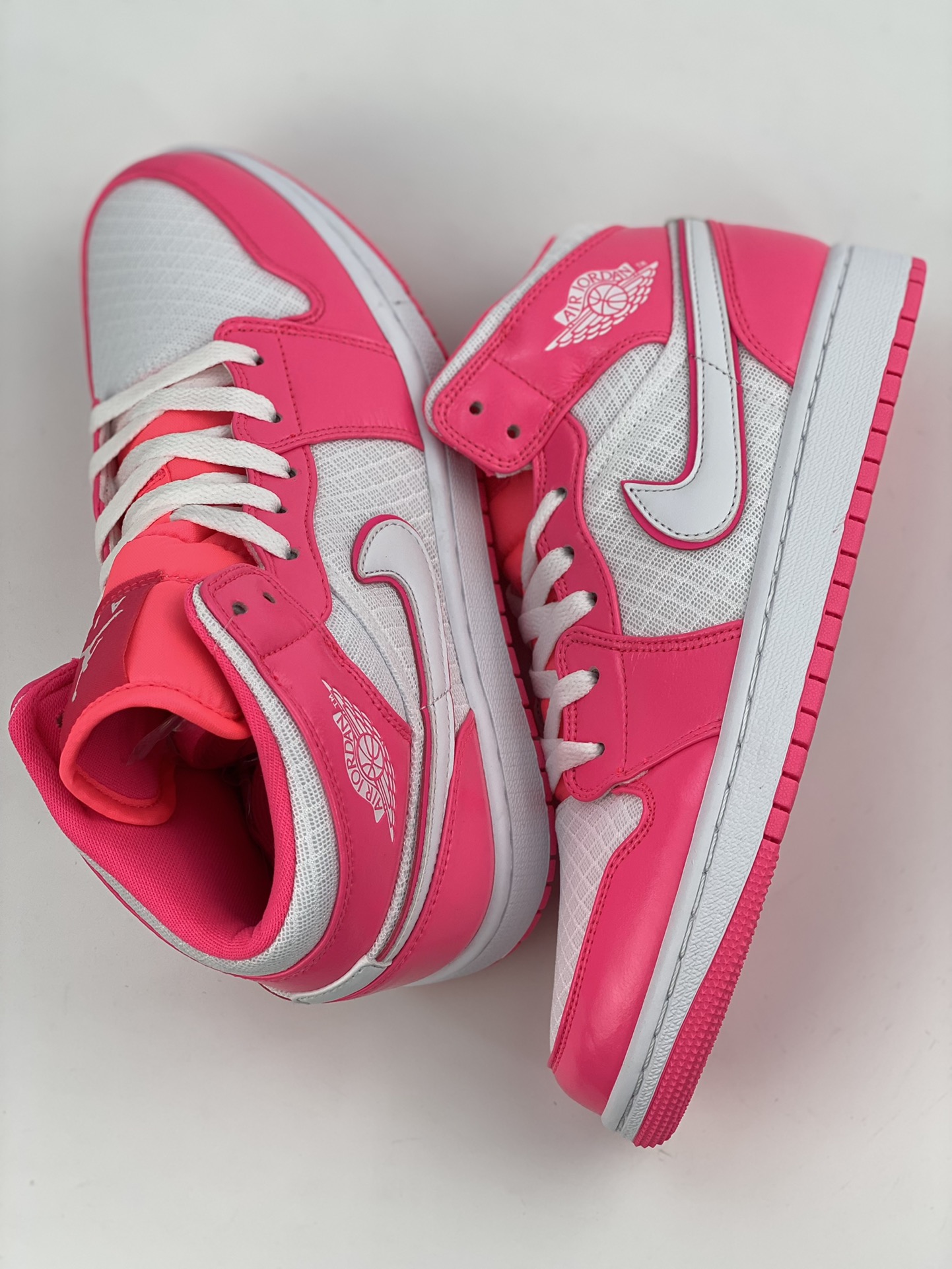 Air Jordan 1 Mid ”Hyper Pink” 555112-611