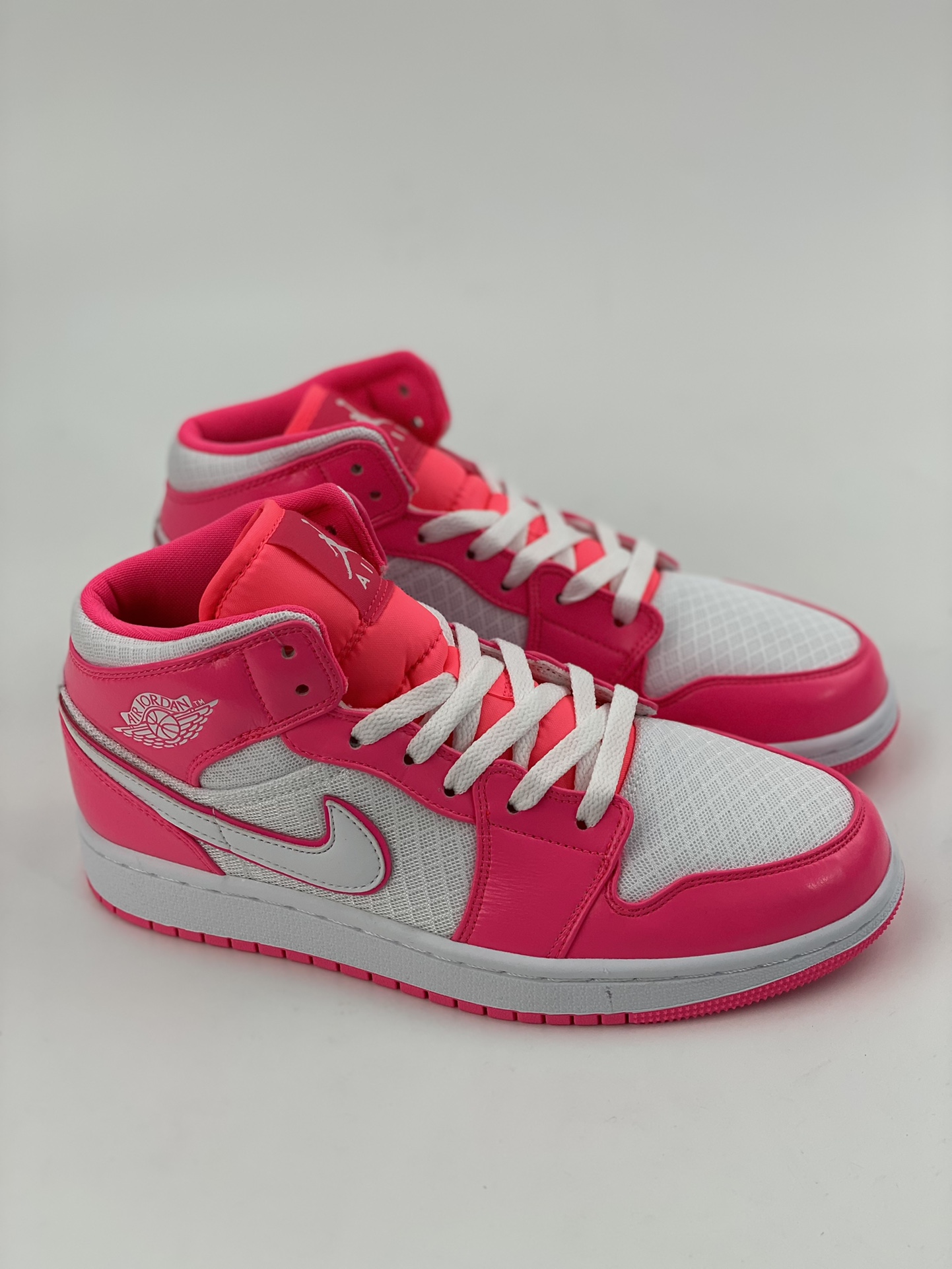 Air Jordan 1 Mid ”Hyper Pink” 555112-611