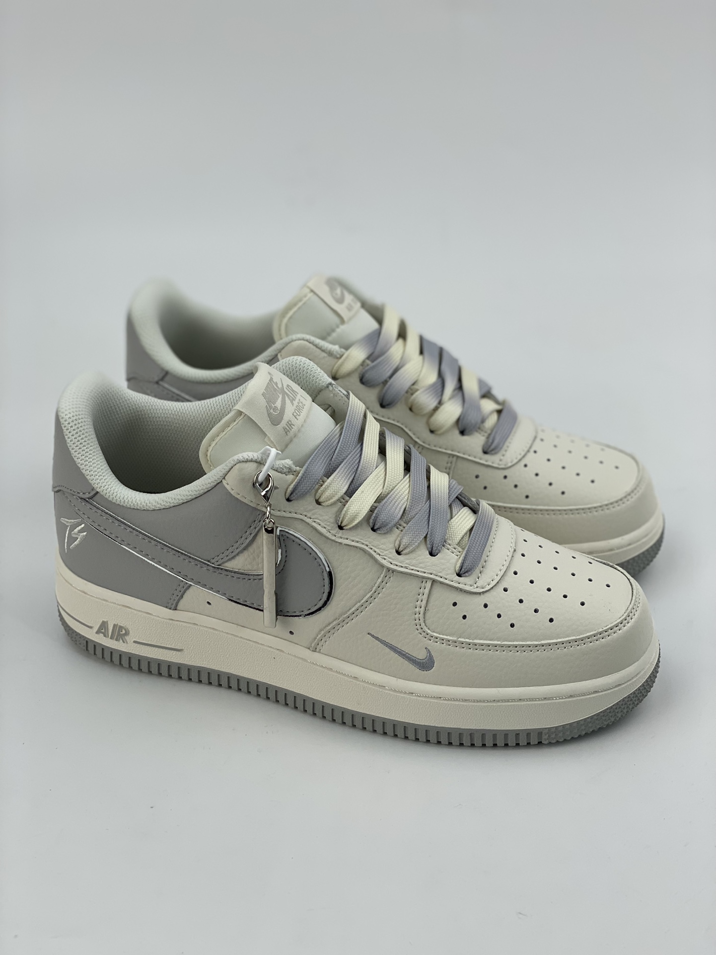 260 Nike Air Force 1 Low 07 白灰小钩 IO5636-888