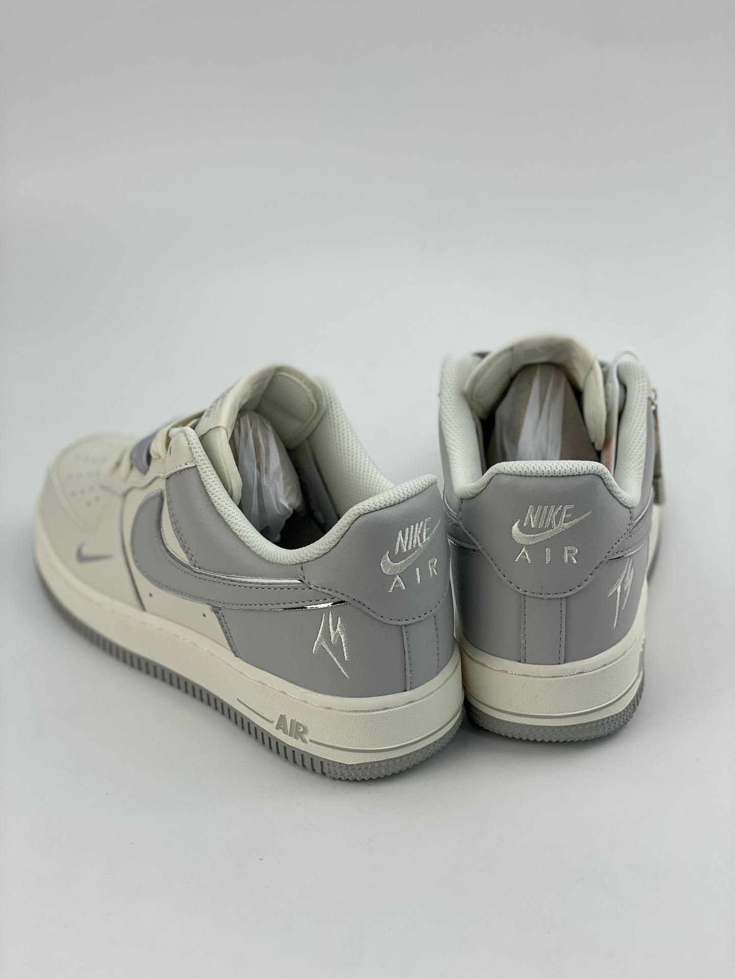 260 Nike Air Force 1 Low 07 白灰小钩 IO5636-888