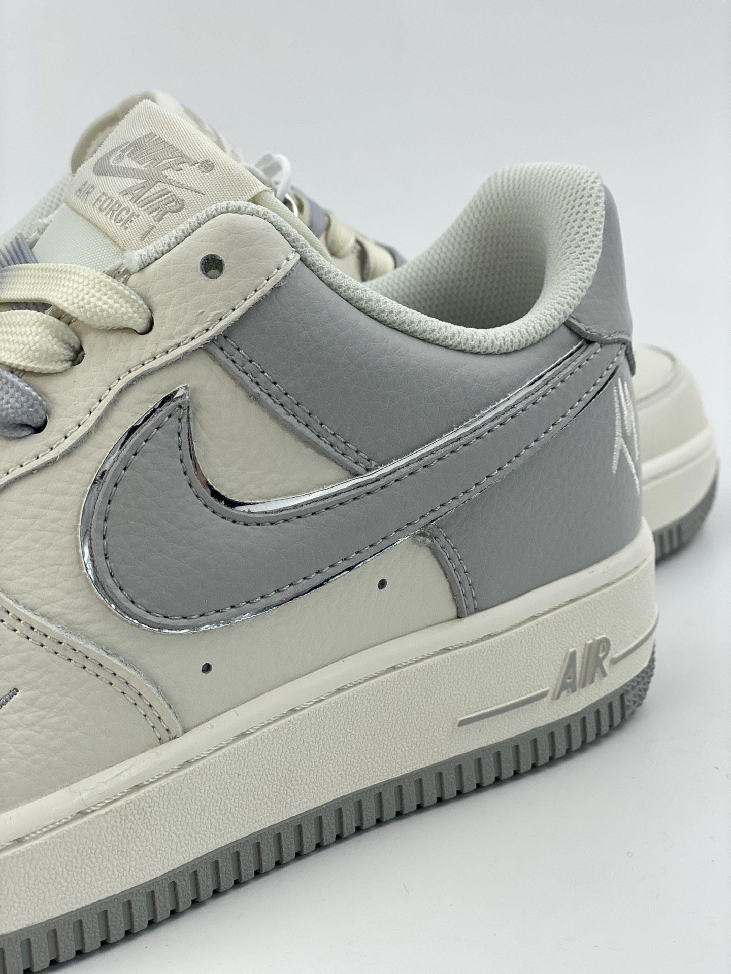 260 Nike Air Force 1 Low 07 白灰小钩 IO5636-888