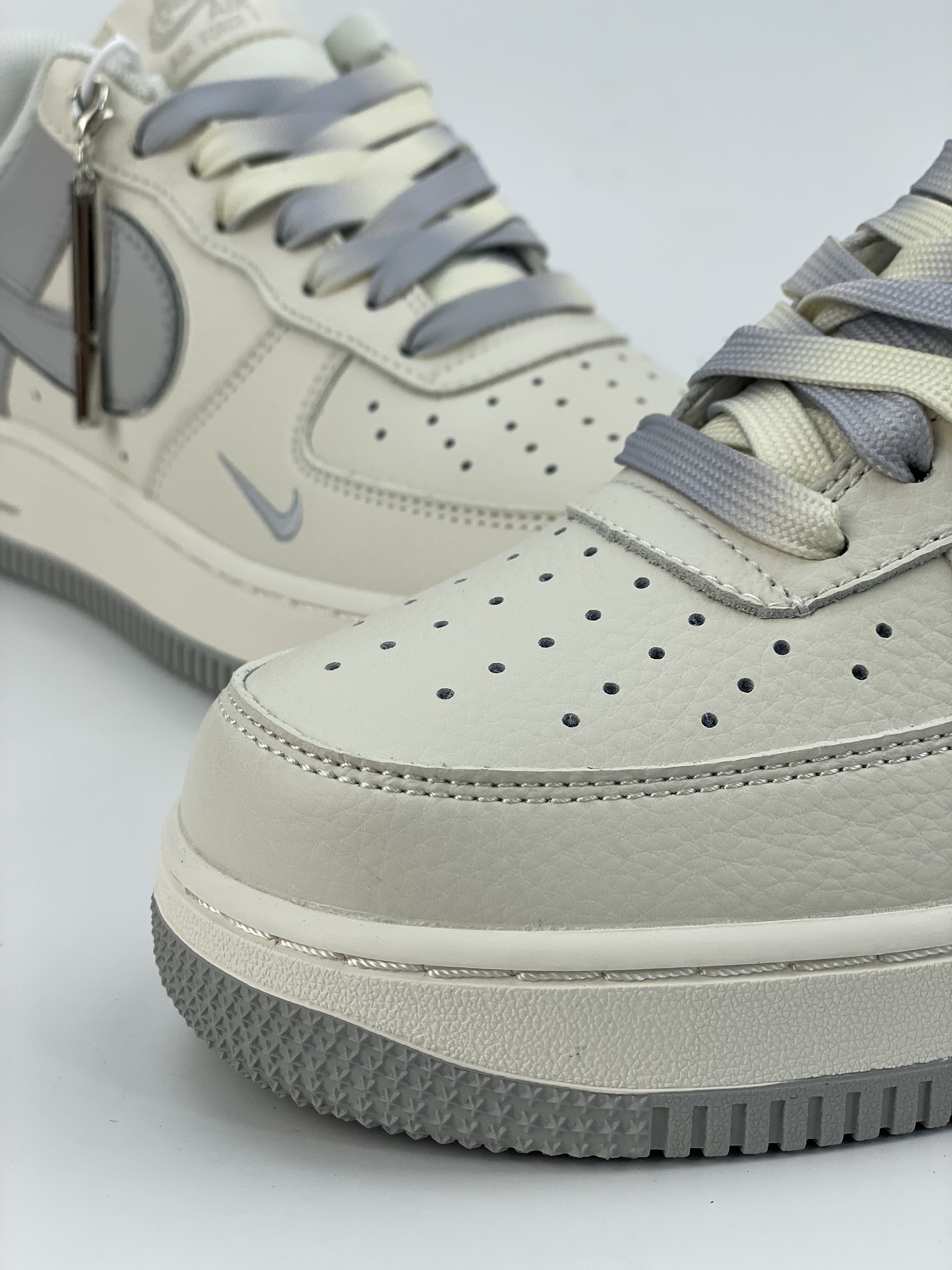 260 Nike Air Force 1 Low 07 白灰小钩 IO5636-888