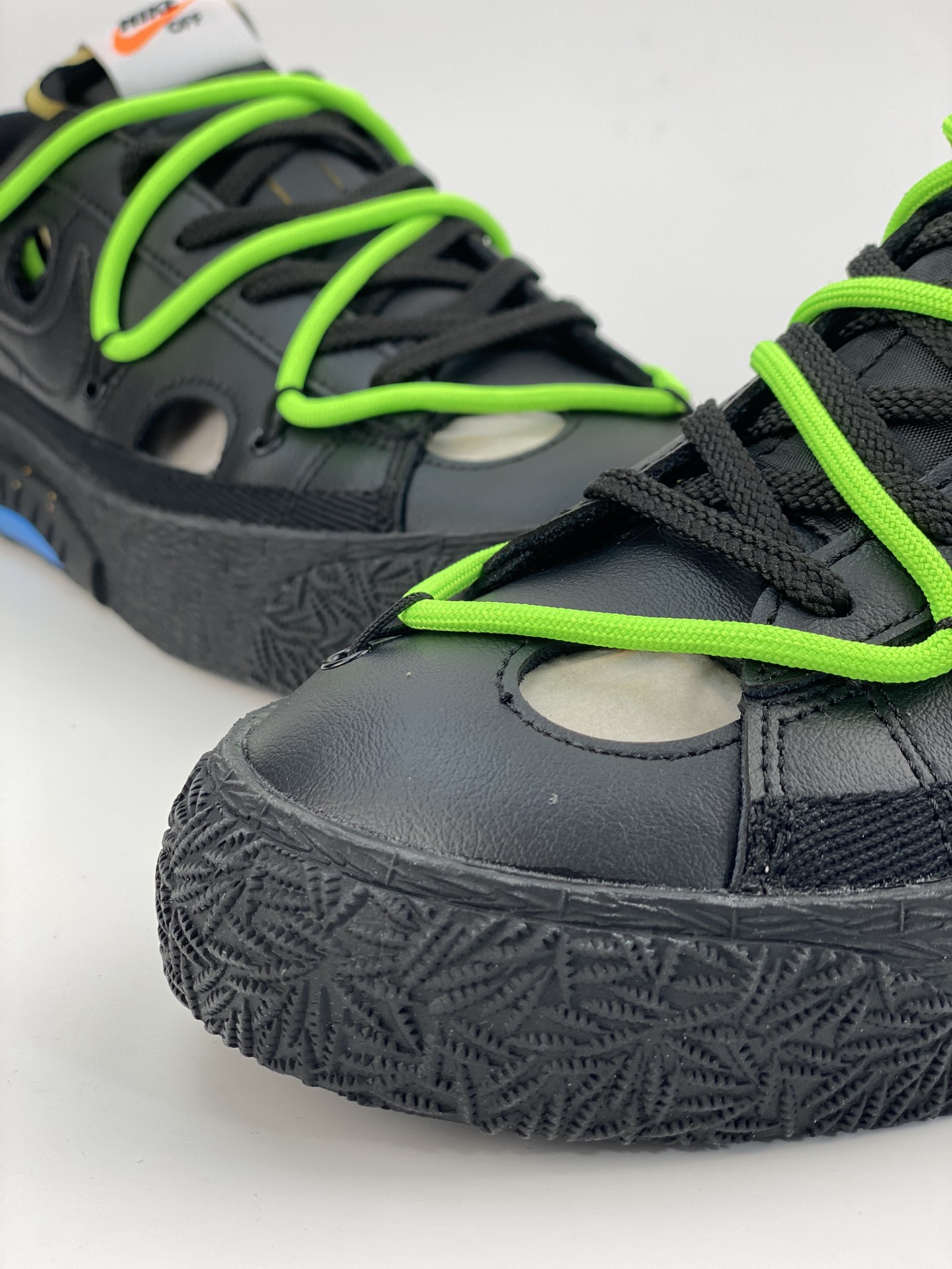 240 Off-White x Nike Blazer Low 开拓者解构低帮 DH7863-001