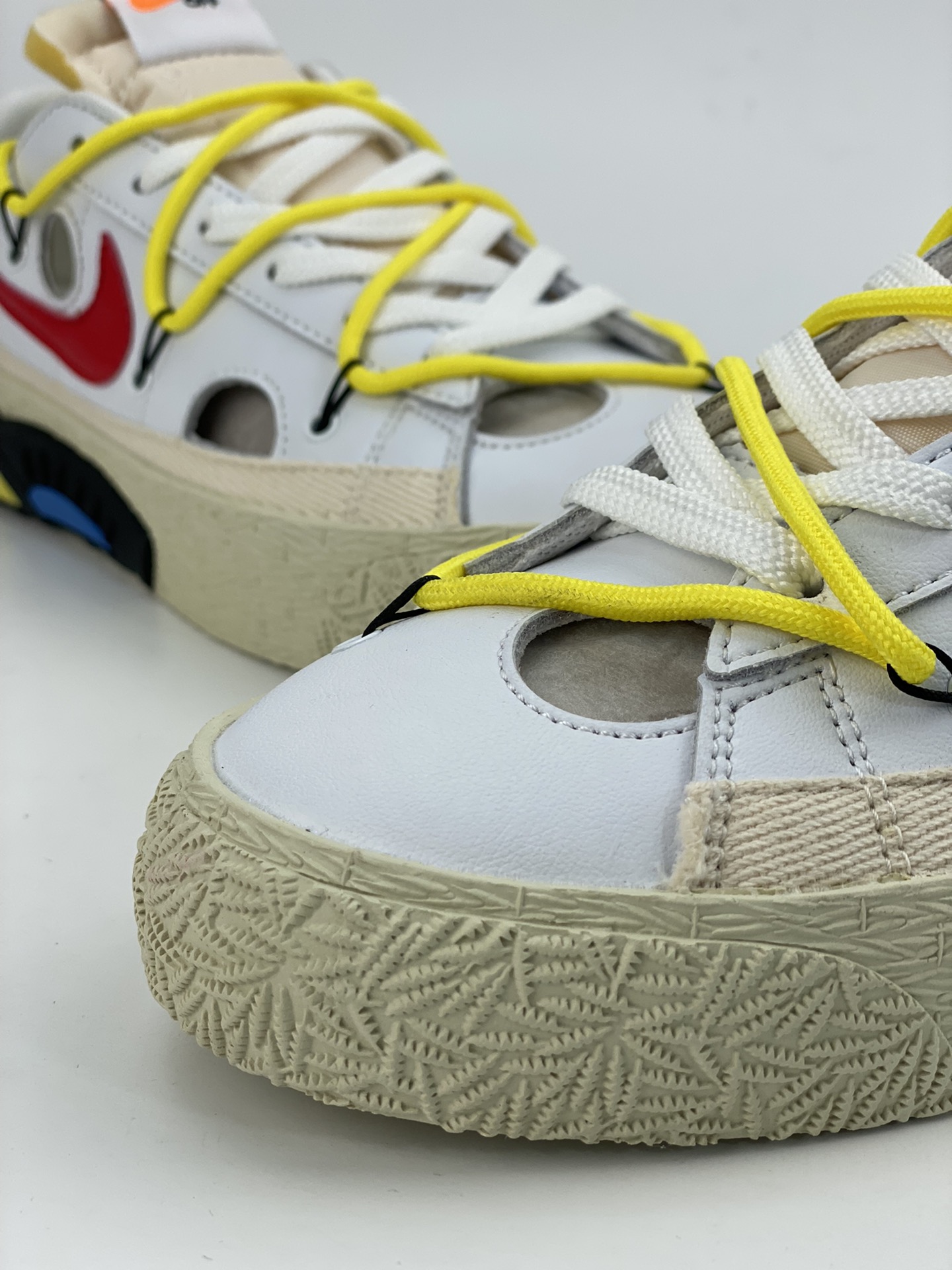 240 Off-White x Nike Blazer Low 开拓者解构低帮 DH7863-100