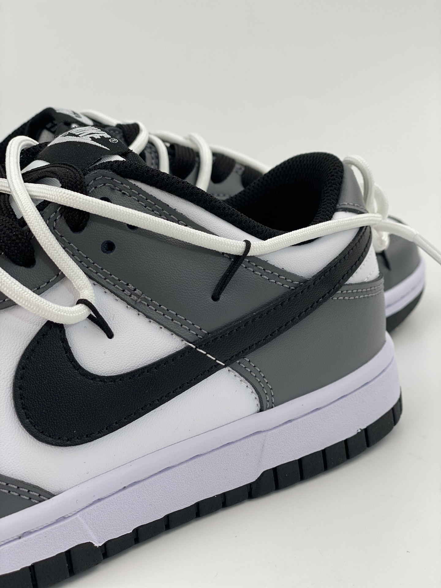 240 NIKE SB Dunk Low 雾色渡鸦 黑白灰绑带 DD1503-101