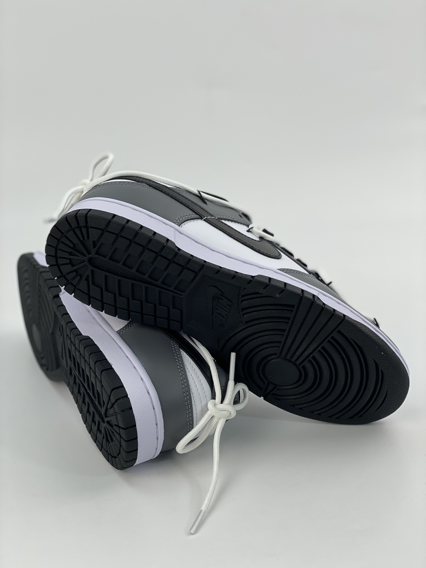 240 NIKE SB Dunk Low 雾色渡鸦 黑白灰绑带 DD1503-101