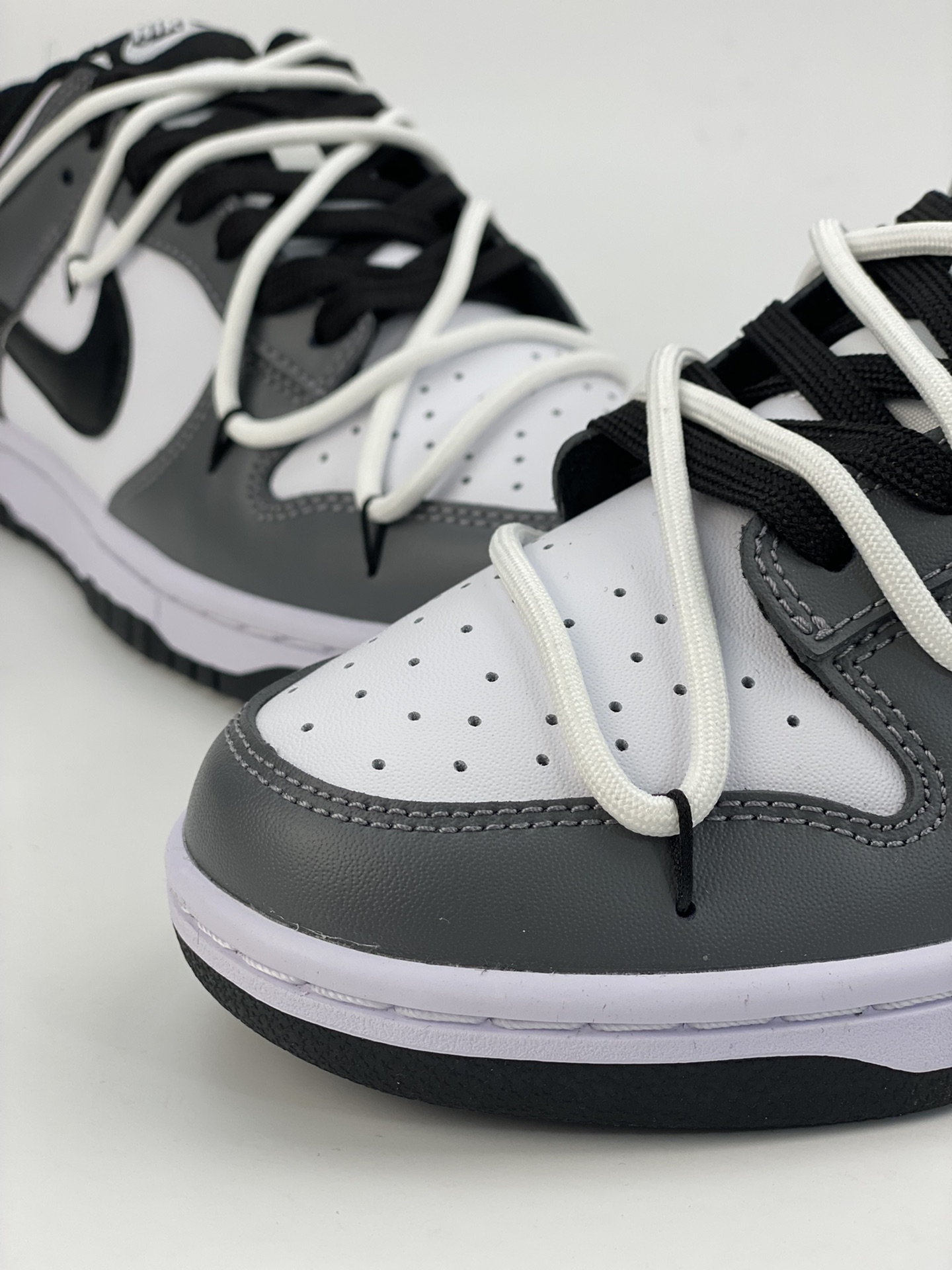 240 NIKE SB Dunk Low 雾色渡鸦 黑白灰绑带 DD1503-101