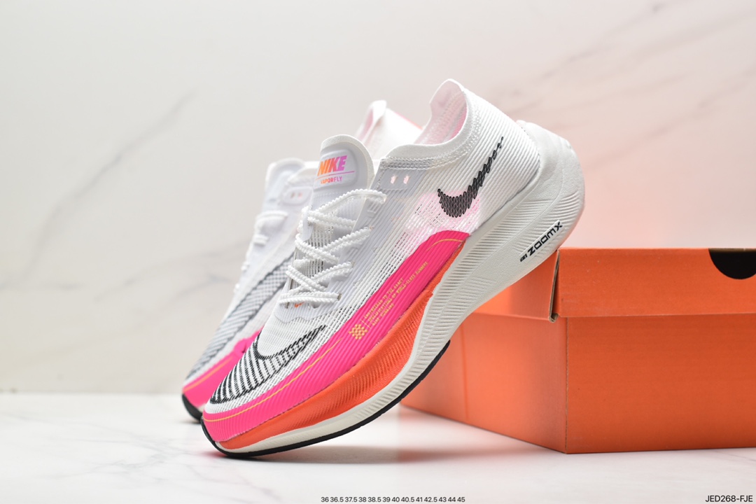 ZoomX Vaporfly Next% Marathon II uses the new Vaporweave technology to create the upper DV9428-100