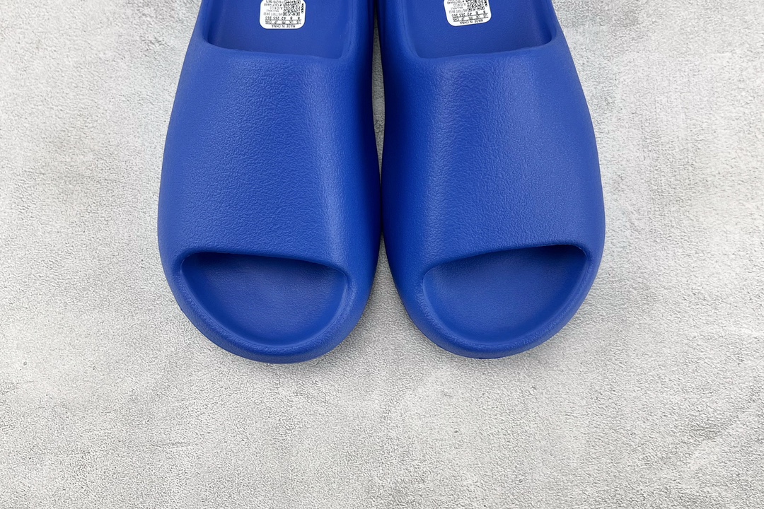 Matte adidas originals Yeezy Slide ”Azure” Klein Blue ID4133