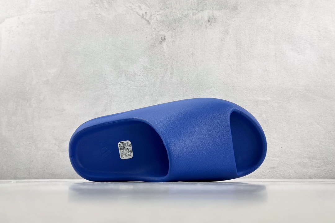 Matte adidas originals Yeezy Slide ”Azure” Klein Blue ID4133