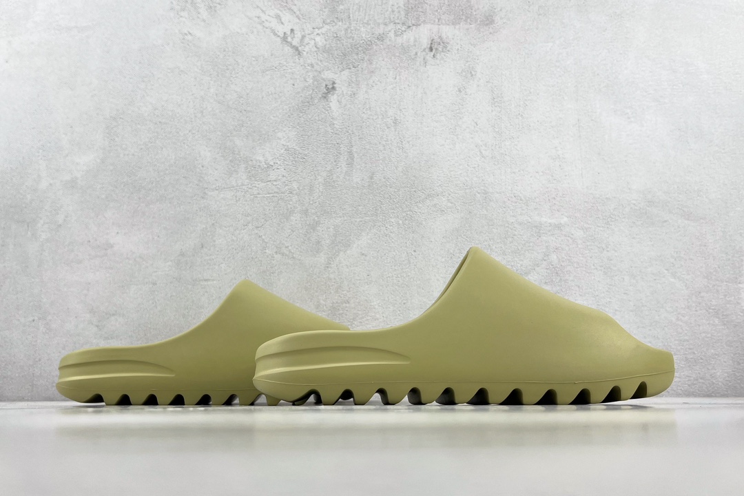 Glossy adidas originals Yeezy Slide ”resin” bean green FX0494