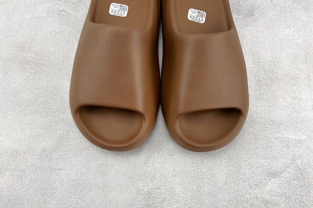 Matte adidas originals Yeezy Slide ”fax” flax brown FZ5896