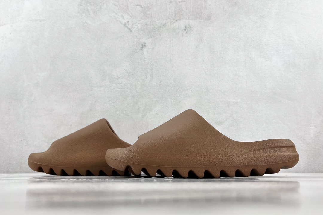 Matte adidas originals Yeezy Slide ”fax” flax brown FZ5896