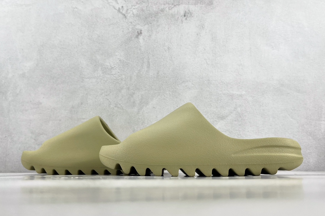 Matte adidas originals Yeezy Slide ”Resin” Stem Green FZ5904