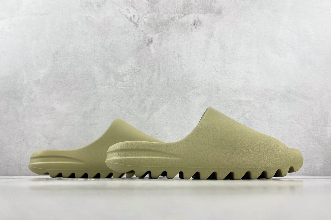 Matte adidas originals Yeezy Slide ”Resin” Stem Green FZ5904