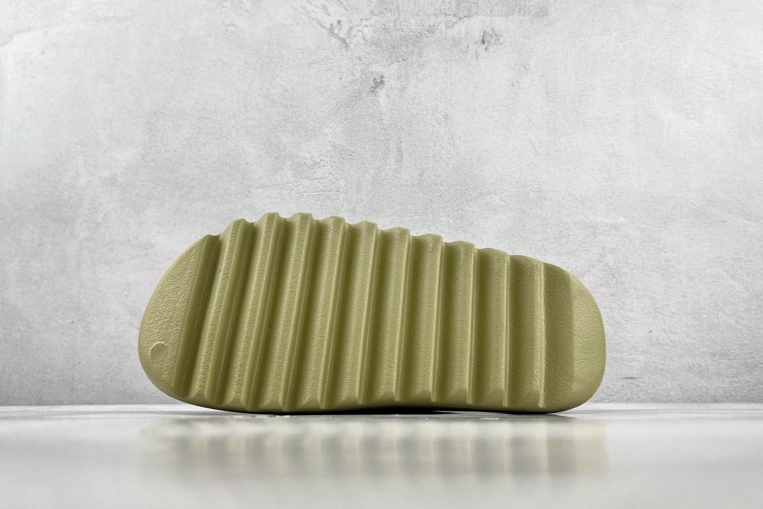 Matte adidas originals Yeezy Slide ”Resin” Stem Green FZ5904