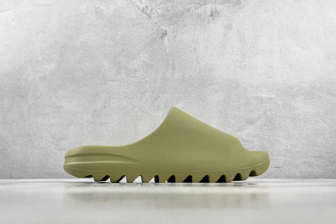 Matte adidas originals Yeezy Slide ”Resin” Stem Green FZ5904