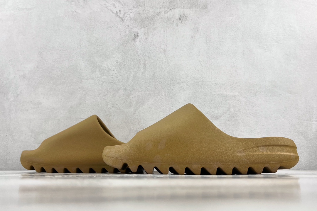 Matte adidas originals Yeezy Slide ”ochre”' military brown GW1931