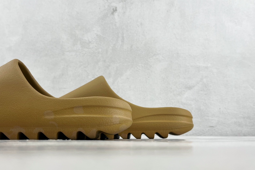 Matte adidas originals Yeezy Slide ”ochre”' military brown GW1931