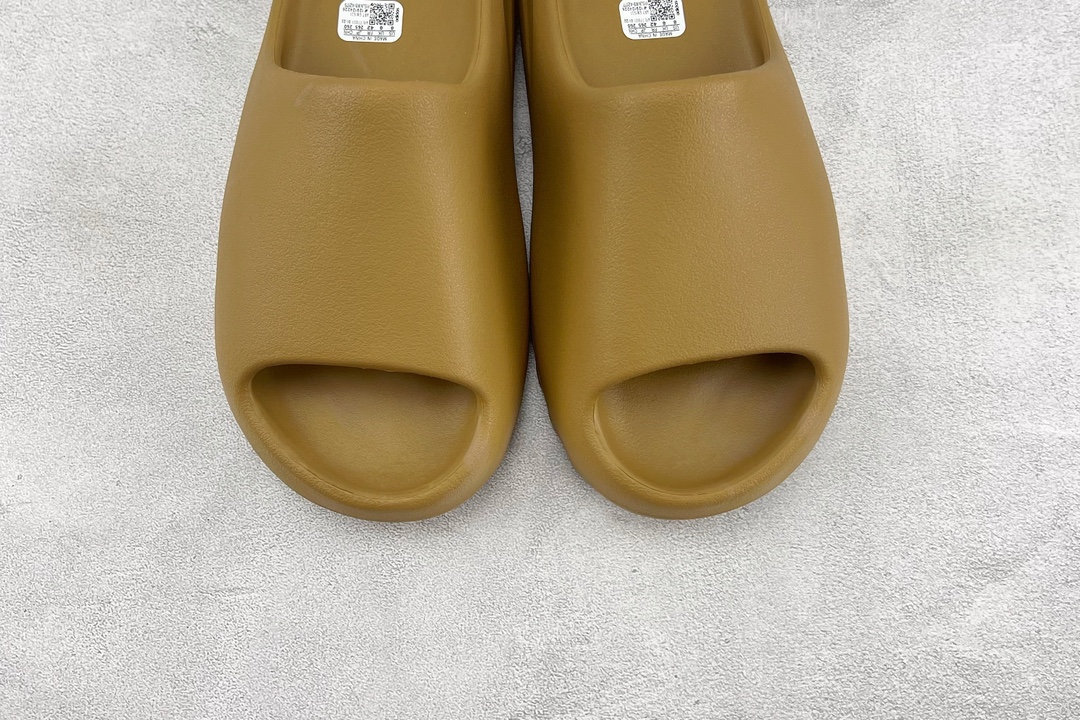 Matte adidas originals Yeezy Slide ”ochre”' military brown GW1931