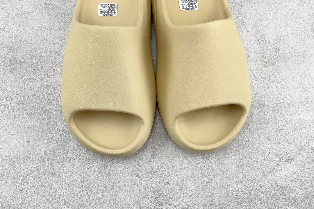 Matte adidas originals Yeezy Slide ”bone” bone white FZ5897