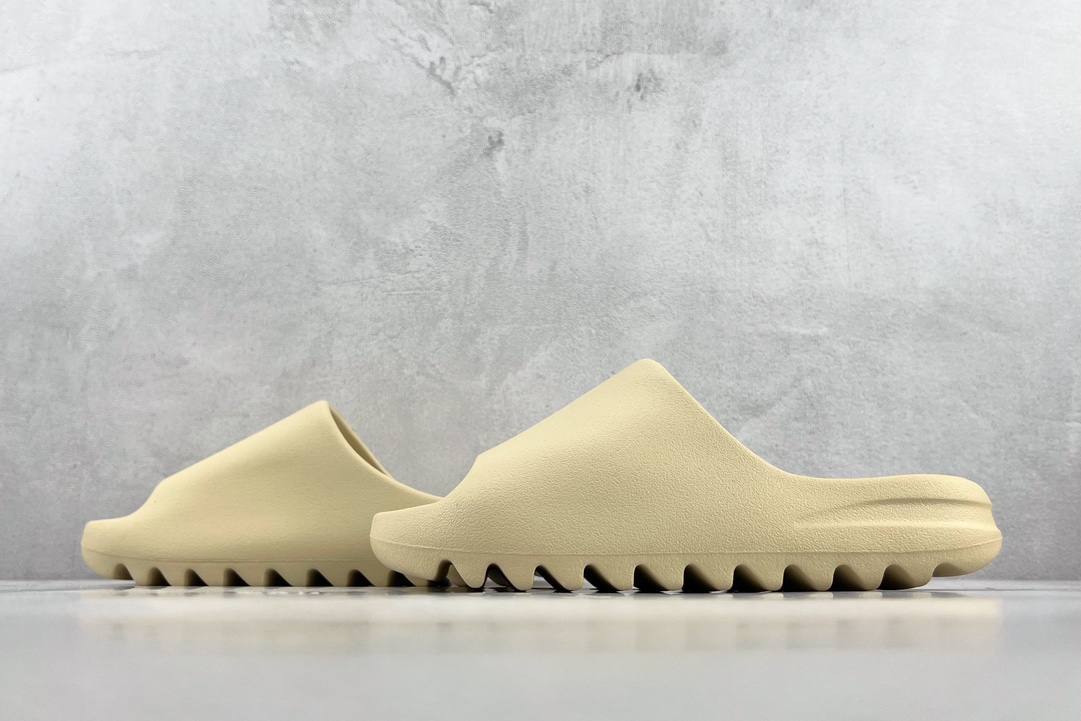 Matte adidas originals Yeezy Slide ”bone” bone white FZ5897