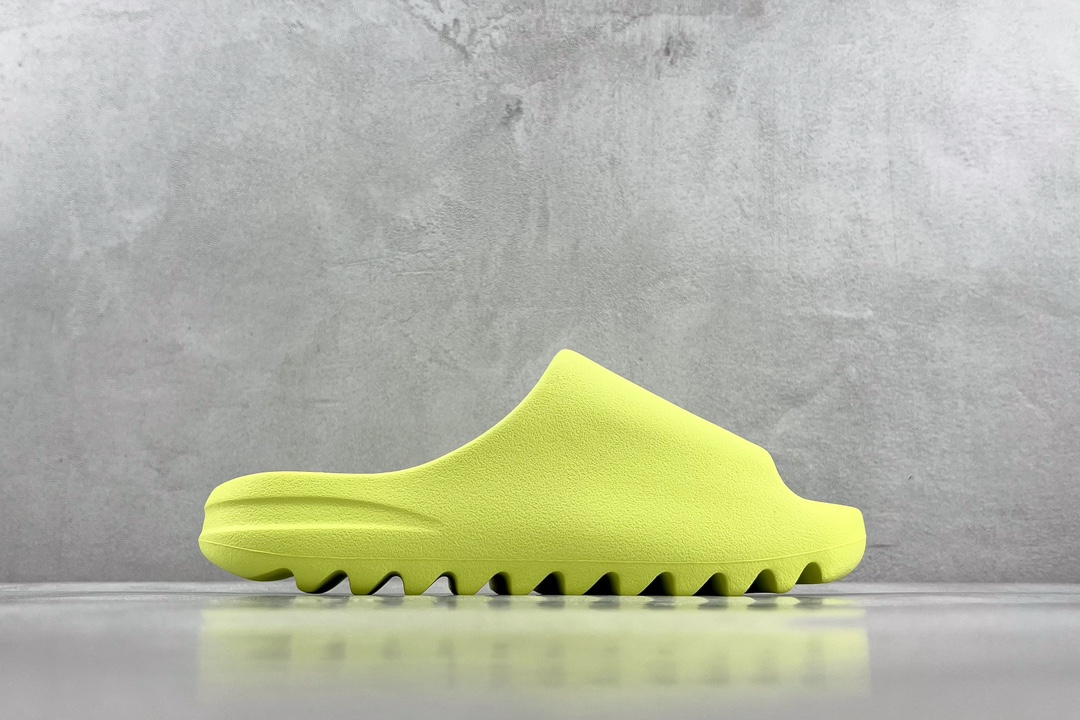 Matte adidas originals Yeezy Slide ”glow green” apple green HQ6447