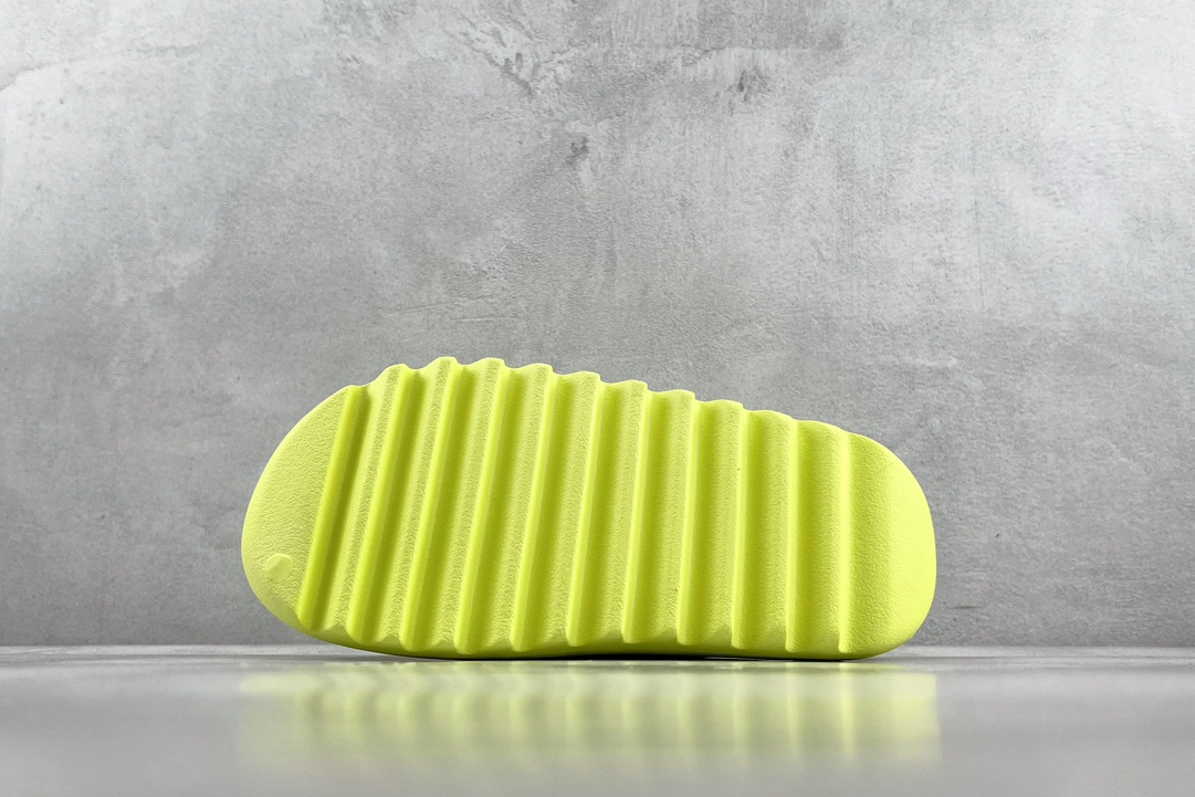 Matte adidas originals Yeezy Slide ”glow green” apple green HQ6447