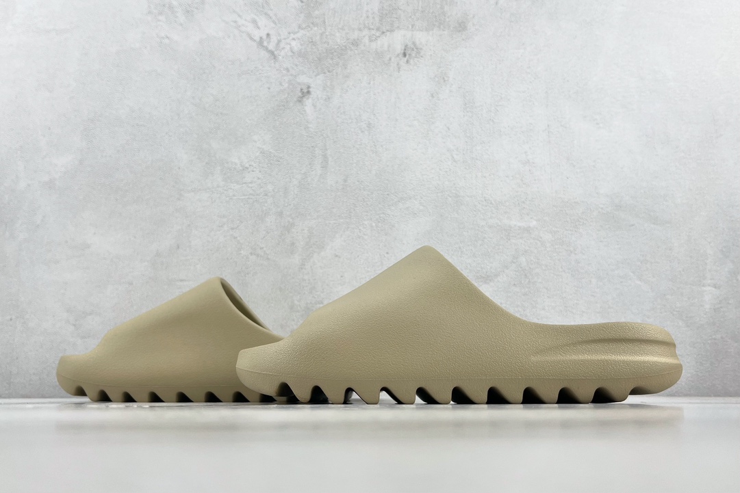 Matte adidas originals Yeezy Slide ”pure” beige brown GW1934