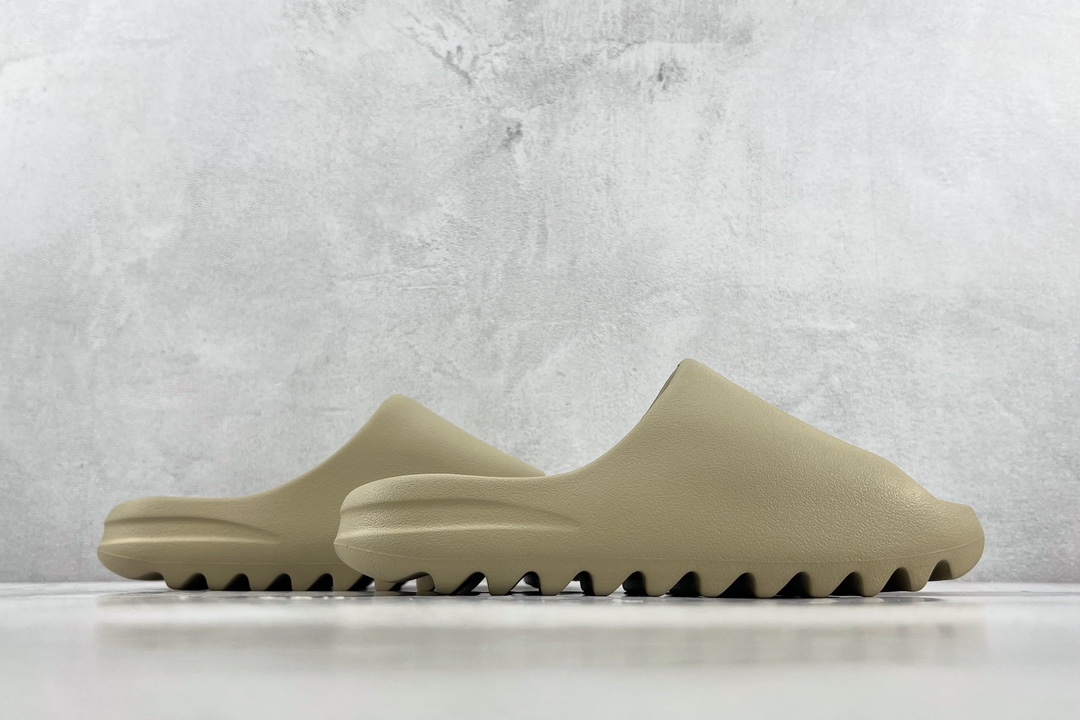 Matte adidas originals Yeezy Slide ”pure” beige brown GW1934