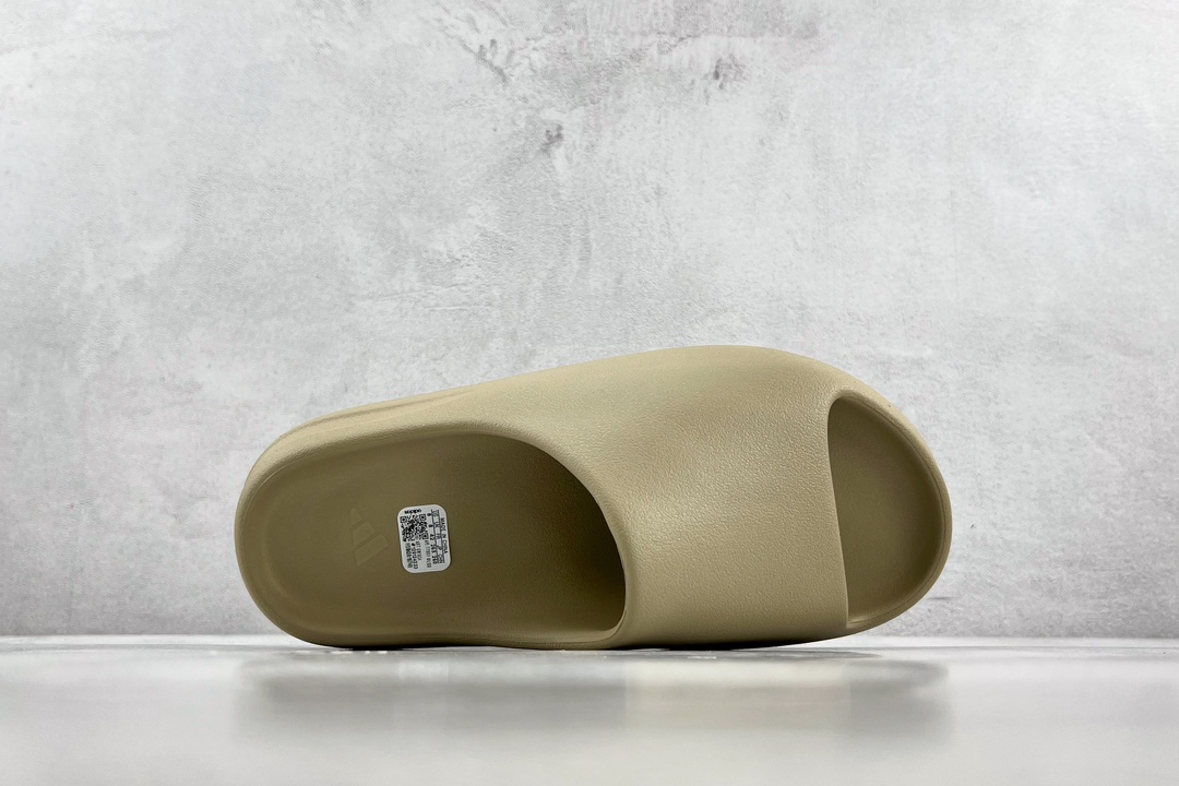 Matte adidas originals Yeezy Slide ”pure” beige brown GW1934