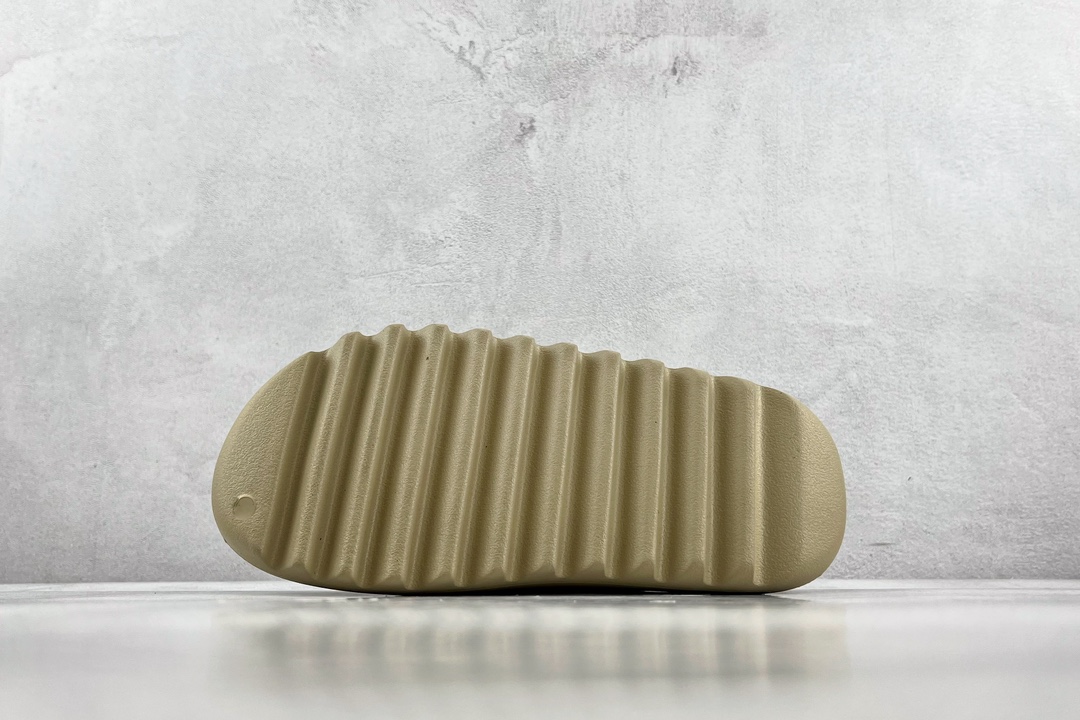 Matte adidas originals Yeezy Slide ”pure” beige brown GW1934