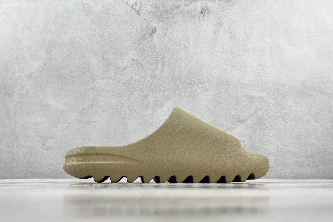 Matte adidas originals Yeezy Slide ”pure” beige brown GW1934