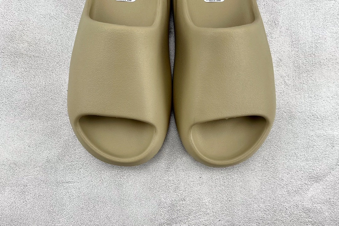 Matte adidas originals Yeezy Slide ”pure” beige brown GW1934