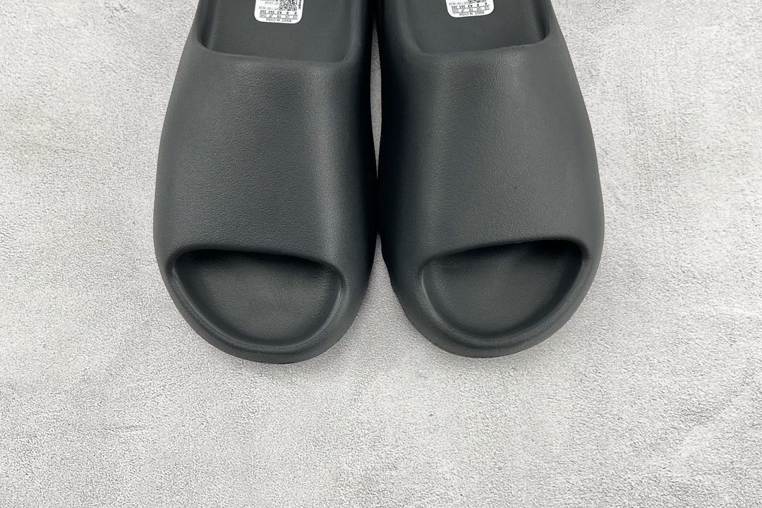 Matte adidas originals Yeezy Slide 