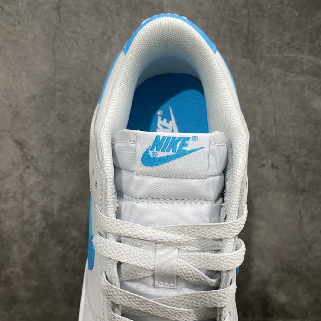 图片[7]-【K版纯原】 Dunk Low \”Light Blue\”灰北卡 SB低帮运动休闲板鞋 DV0831-001nn鞋款整体采用灰色为主色调，天蓝色元素的点赞如同点睛之笔，让鞋子整体质感进一步提升。材质方面，采用了全皮革材质，鞋子侧面的Swoosh以漆皮面料呈现，底部采用白色中底与天蓝色外底搭配的方案。 尺码：36 36.5 37.5 38 38.5 39 40 40.5 41 42 42.5 43 44 44.5 45-莆田鞋批发中心