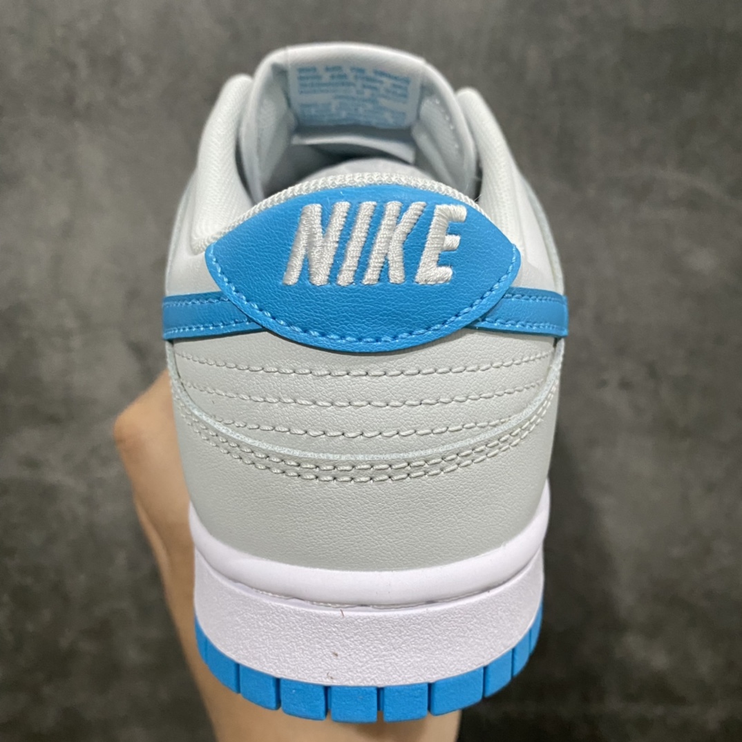 图片[4]-【K版纯原】 Dunk Low \”Light Blue\”灰北卡 SB低帮运动休闲板鞋 DV0831-001nn鞋款整体采用灰色为主色调，天蓝色元素的点赞如同点睛之笔，让鞋子整体质感进一步提升。材质方面，采用了全皮革材质，鞋子侧面的Swoosh以漆皮面料呈现，底部采用白色中底与天蓝色外底搭配的方案。 尺码：36 36.5 37.5 38 38.5 39 40 40.5 41 42 42.5 43 44 44.5 45-莆田鞋批发中心